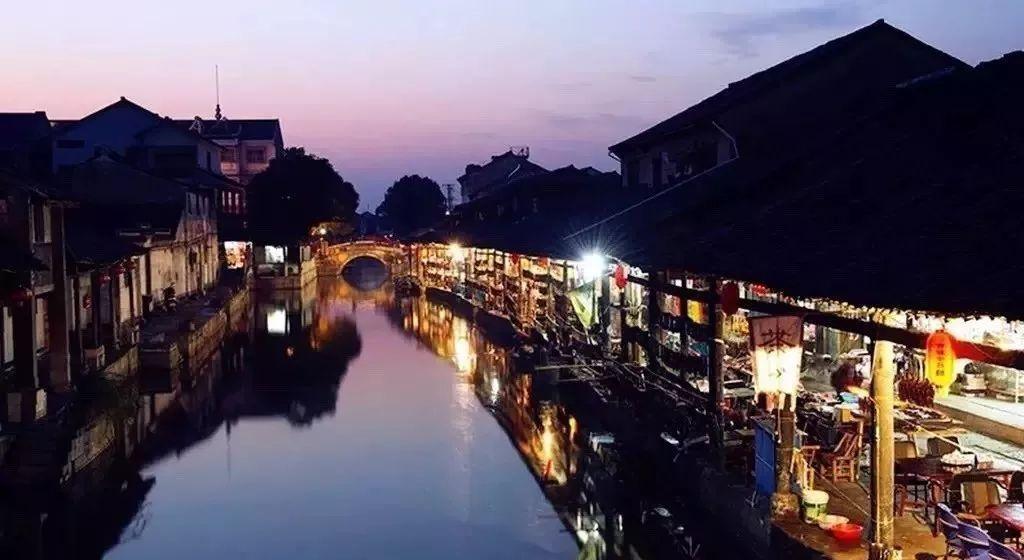 探秘郭碧婷又惊艳了,难怪她能嫁豪门,衬衫叠穿南瓜裙有多洋气?,解答你心中疑惑